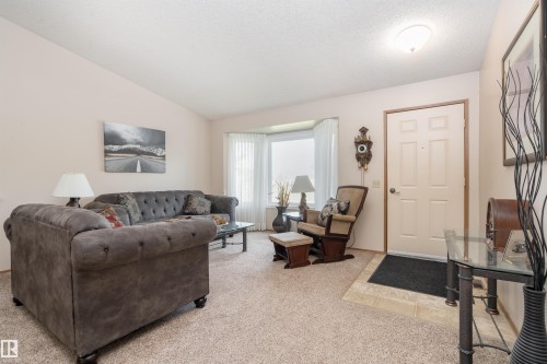 4116 44 Avenue, Stony Plain, AB - Indoor Photo Showing Living Room