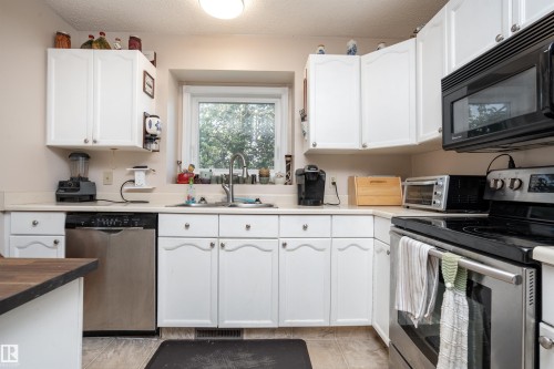 4116 44 Avenue, Stony Plain, AB - Indoor Photo Showing Kitchen With Double Sink