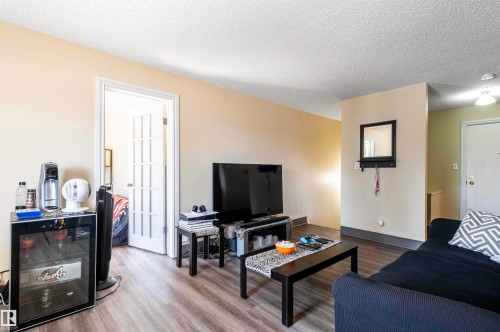 #130 95 Mckenney Av, St. Albert, AB - Indoor Photo Showing Living Room