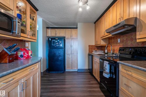 #130 95 Mckenney Av, St. Albert, AB - Indoor Photo Showing Kitchen