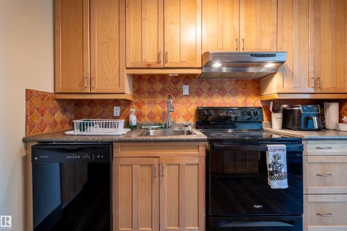 #130 95 Mckenney Av, St. Albert, AB - Indoor Photo Showing Kitchen