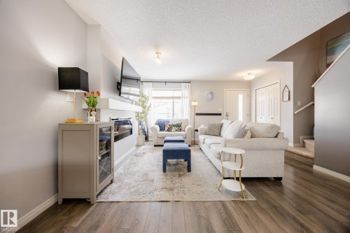 3841 Powell Wynd Sw, Edmonton, AB - Indoor Photo Showing Living Room