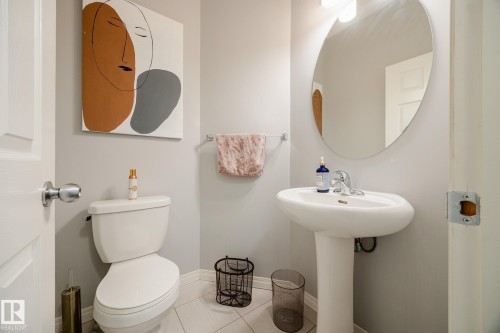 3841 Powell Wynd Sw, Edmonton, AB - Indoor Photo Showing Bathroom