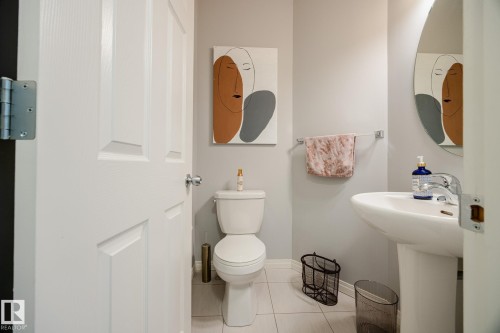 3841 Powell Wynd Sw, Edmonton, AB - Indoor Photo Showing Bathroom