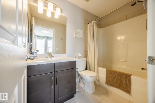 3841 Powell Wynd Sw, Edmonton, AB - Indoor Photo Showing Bathroom