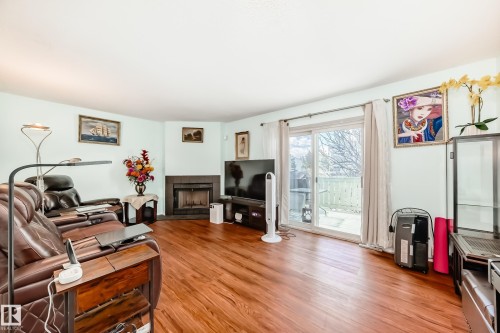 28 9520 174 Street, Edmonton, AB - Indoor Photo Showing Living Room