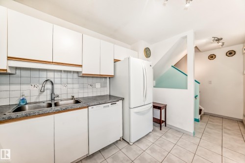 28 9520 174 Street, Edmonton, AB - Indoor Photo Showing Kitchen With Double Sink