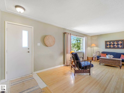 9635 64 Avenue, Edmonton, AB 