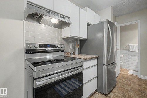 20D Callingwood Crest, Edmonton, AB - Indoor Photo Showing Kitchen