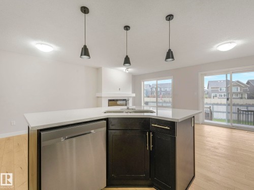 7327 24 Avenue, Edmonton, AB - Indoor Photo Showing Kitchen