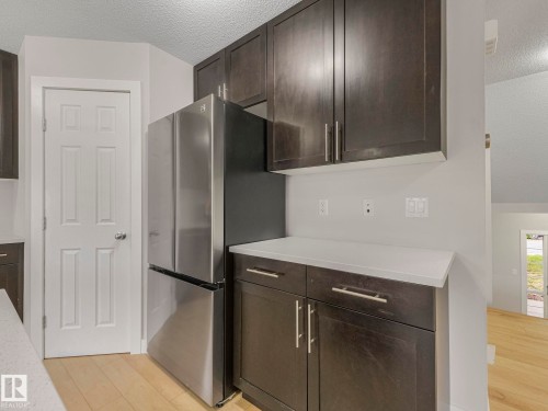 7327 24 Avenue, Edmonton, AB - Indoor Photo Showing Kitchen
