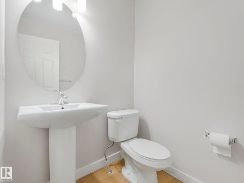 7327 24 Avenue, Edmonton, AB - Indoor Photo Showing Bathroom