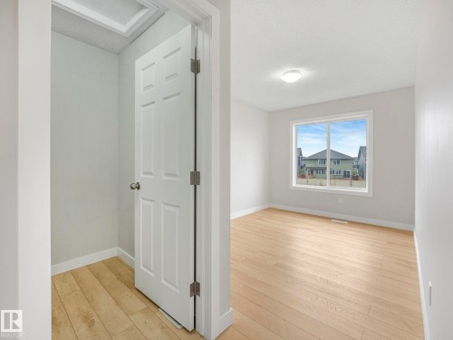 7327 24 Avenue, Edmonton, AB - Indoor Photo Showing Other Room