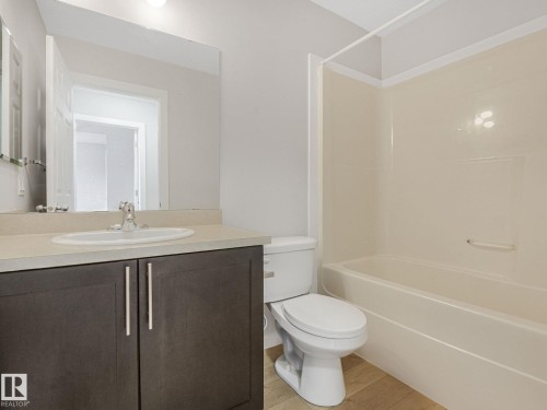 7327 24 Avenue, Edmonton, AB - Indoor Photo Showing Bathroom