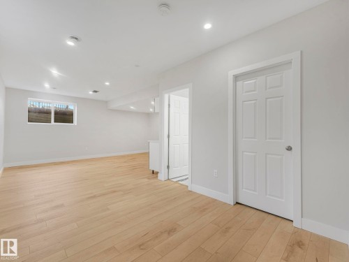 7327 24 Avenue, Edmonton, AB - Indoor