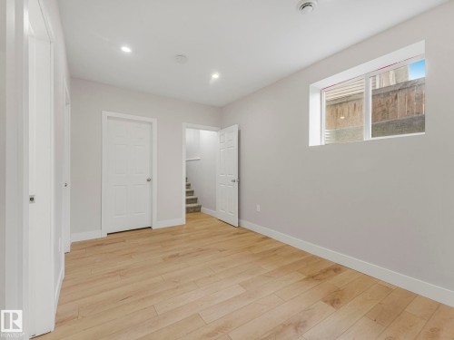 7327 24 Avenue, Edmonton, AB - Indoor Photo Showing Other Room