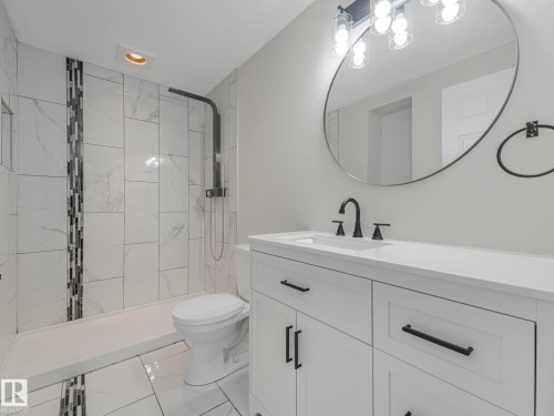 7327 24 Avenue, Edmonton, AB - Indoor Photo Showing Bathroom