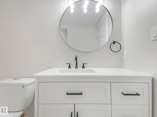 7327 24 Avenue, Edmonton, AB - Indoor Photo Showing Bathroom