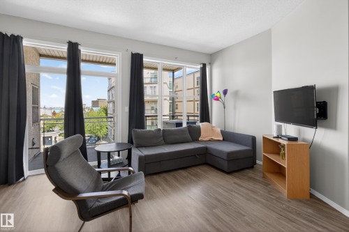 341 4827 104A Street, Edmonton, AB - Indoor Photo Showing Living Room