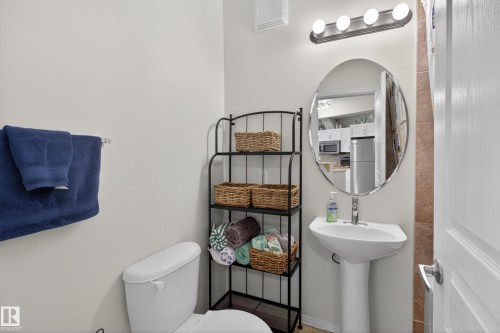 341 4827 104A Street, Edmonton, AB - Indoor Photo Showing Bathroom
