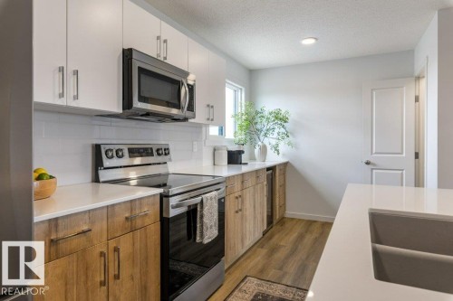 4 Jensen Gate, St. Albert, AB - Indoor Photo Showing Kitchen