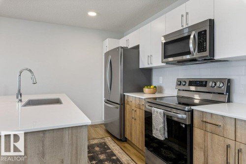 4 Jensen Gate, St. Albert, AB - Indoor Photo Showing Kitchen