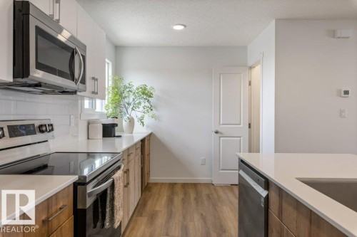 4 Jensen Gate, St. Albert, AB - Indoor Photo Showing Kitchen