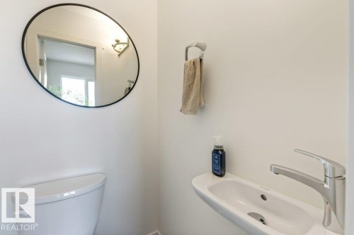 4 Jensen Gate, St. Albert, AB - Indoor Photo Showing Bathroom