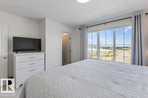 4 Jensen Gate, St. Albert, AB - Indoor Photo Showing Bedroom