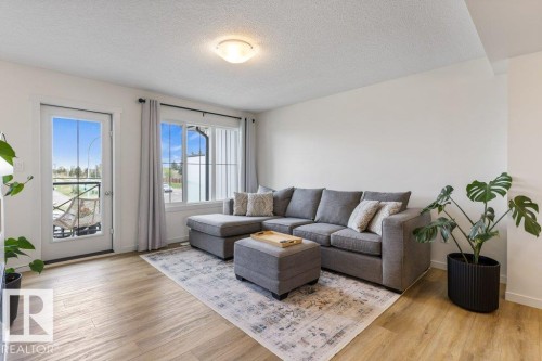 4 Jensen Gate, St. Albert, AB - Indoor Photo Showing Living Room