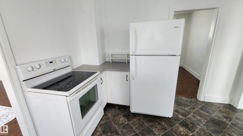 5017 51 Street, Elk Point, AB - Indoor