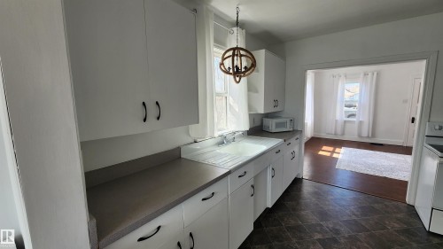 5017 51 Street, Elk Point, AB - Indoor