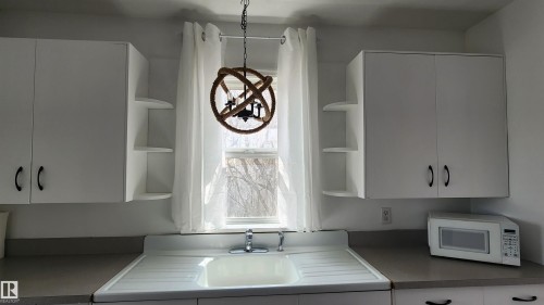 5017 51 Street, Elk Point, AB - Indoor