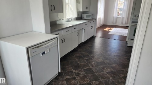 5017 51 Street, Elk Point, AB - Indoor Photo Showing Kitchen