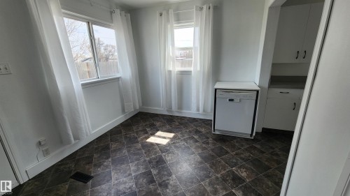 5017 51 Street, Elk Point, AB - Indoor Photo Showing Other Room