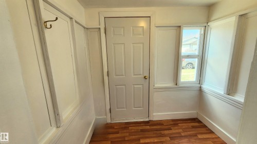 5017 51 Street, Elk Point, AB - Indoor Photo Showing Other Room