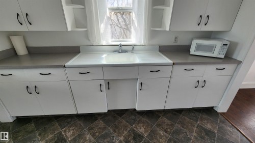 5017 51 Street, Elk Point, AB - Indoor Photo Showing Kitchen