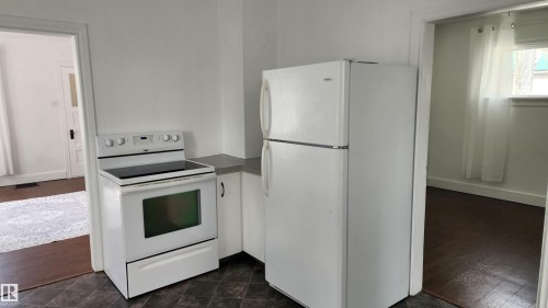 5017 51 Street, Elk Point, AB - Indoor Photo Showing Kitchen