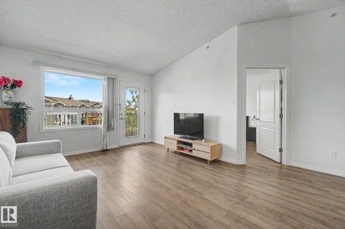 1401 9363 Simpson Drive, Edmonton, AB - Indoor Photo Showing Living Room