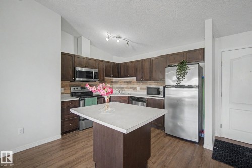 1401 9363 Simpson Drive, Edmonton, AB - Indoor Photo Showing Kitchen