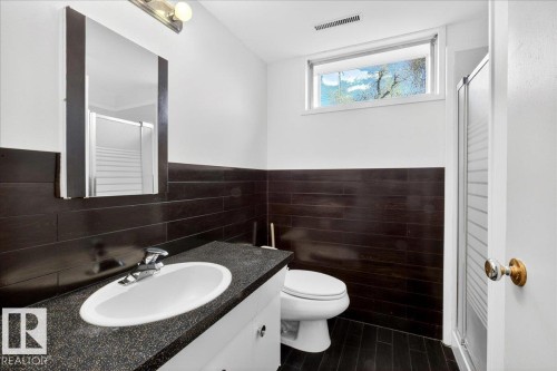 13015 115 Street, Edmonton, AB - Indoor Photo Showing Bathroom