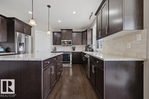 5 Krahn Court, Leduc, AB - Indoor Photo Showing Kitchen With Upgraded Kitchen