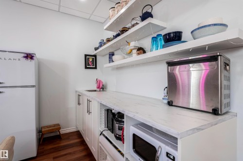22 Stony Creek, Stony Plain, AB - Indoor