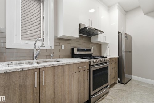 2029 89B Street, Edmonton, AB - Indoor Photo Showing Kitchen With Upgraded Kitchen
