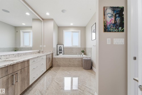 2029 89B Street, Edmonton, AB - Indoor Photo Showing Bathroom