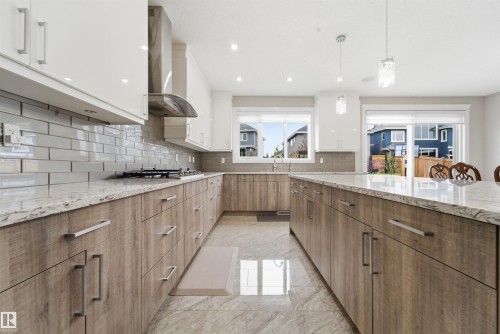 2029 89B Street, Edmonton, AB - Indoor Photo Showing Kitchen With Upgraded Kitchen