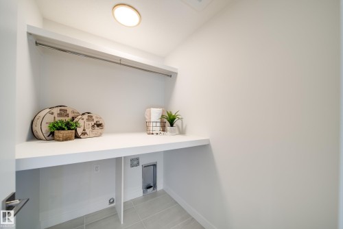 77 Chartres Close, St. Albert, AB - Indoor Photo Showing Other Room