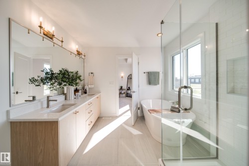 77 Chartres Close, St. Albert, AB - Indoor Photo Showing Bathroom