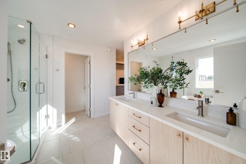 77 Chartres Close, St. Albert, AB - Indoor Photo Showing Bathroom