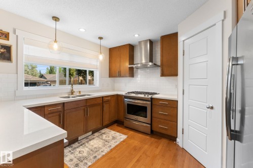 5152 4 Avenue, Edmonton, AB - Indoor Photo Showing Kitchen With Double Sink